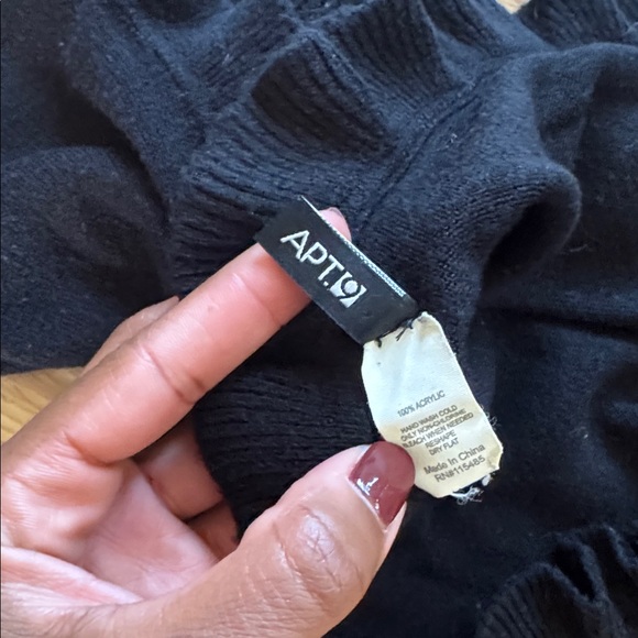 Black Scarf Bundle ❄️ - Picture 6 of 8